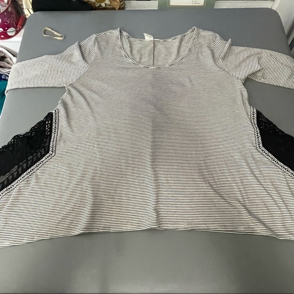 Francesca’s Bird Cage Striped Top Lace Side Panels 3/4 Sleeve Size Small - Picture 8 of 13